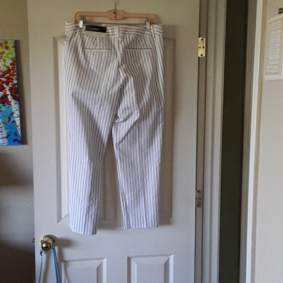 Crop Pants - Picture 4 of 4